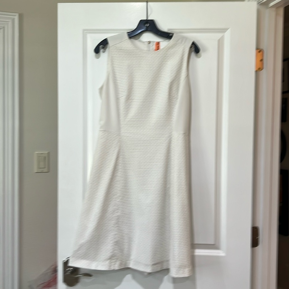Hugo Boss White eyelet sleevelesss knee lengthh dress size 6